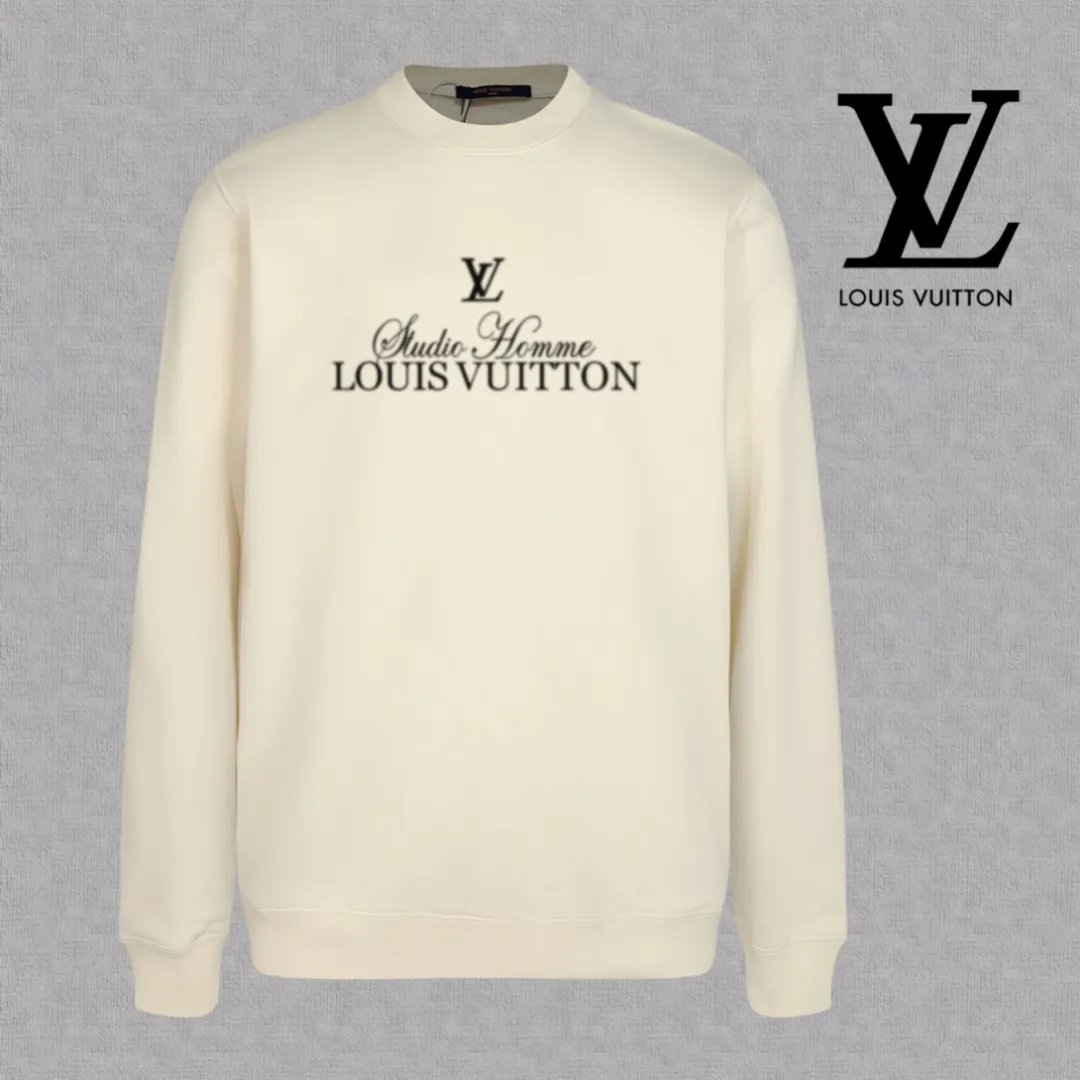 🅿️250 hot style on the shelves🔥❗ 💫〖Louis Vuitton LV〗 Fashionable round neck sweatshirt, casually matched with various styles, it is perfectly handsome😎The whole dress is made of double waistcoats, which makes the whole dress more three-dimensional. Not ordinary factories can do such fine work. The 2025 spring style counters are on sale, exquisite round neck terry sweatshirt, high-end double-strand pure cotton Customized drawstring ribs are dyed in the same vat and are complete with three standards. The chest craftsmanship adopts a simple and elegant pattern on the chest, which is easy to control for any age group! Fit and comfortable! Customized thickened 440g terry sweatshirt fabric, soft and comfortable to the touch, with a three-dimensional shape! 🙌🏻 It’s also very breathable, so it’s a versatile style that can be worn with any outfit! ✔Color: Black White Apricot Size: S M L XL 2XL